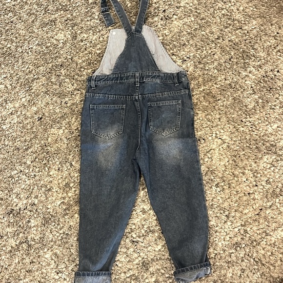 Cute smiley face and rainbow patched romper - Picture 2 of 2